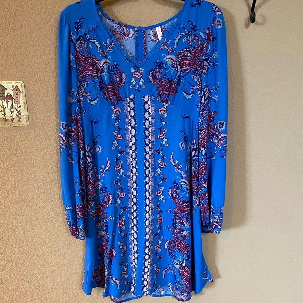 Dress for spring or fall.